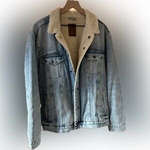 New! The Gap Men’s Sherpa Denim Jacket